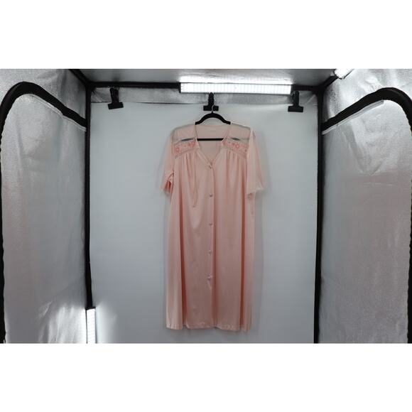 Vintage 1970s Nylon Short sleeve Button Front Nightgown. - Picture 4 of 11